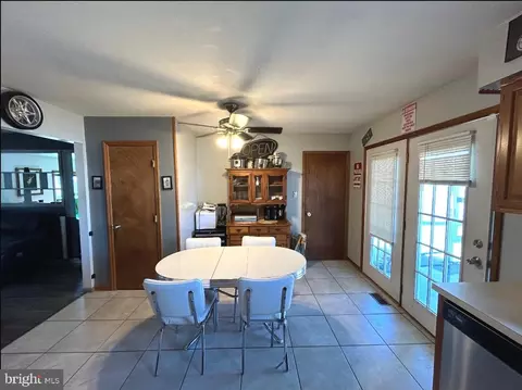 425 Pleasant St E, Hammonton, NJ 08037 photo 3