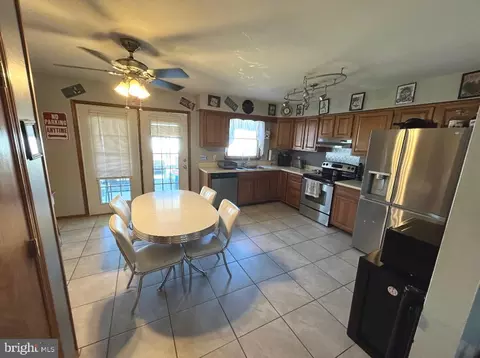 425 Pleasant St E, Hammonton, NJ 08037 photo 2