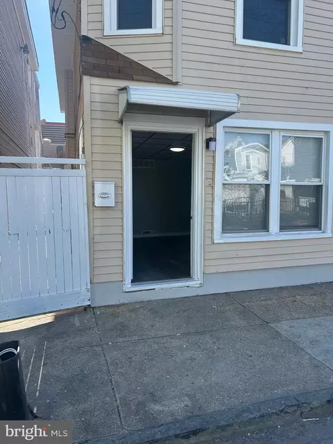 32 S Bellevue Ave, Atlantic City, NJ 08401