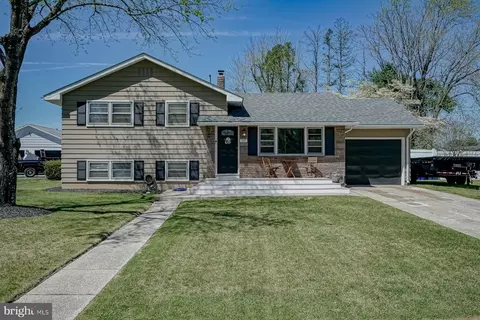 355 Lakeview Dr, Hammonton, NJ 08037