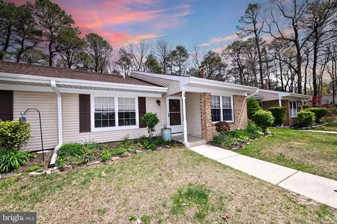 24 Club Pl, Galloway, NJ 08205