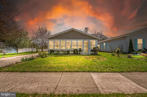 63 Knollwood, Mays Landing, NJ 08330