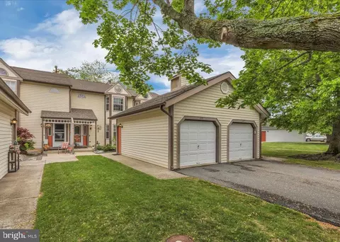 669 E Lakefront Cir, Galloway, NJ 08205