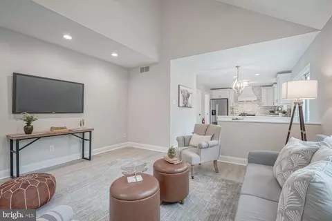 Entry Way - 440 N Packard St, Hammonton, NJ 08037 photo 3 of 4