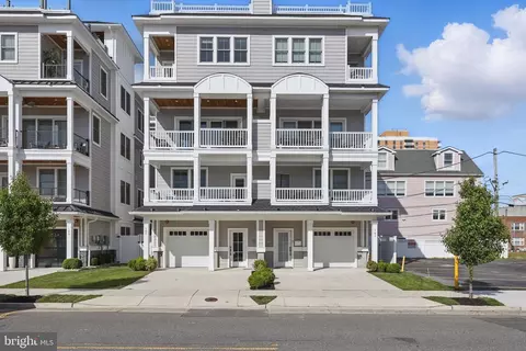 105 S Surrey Ave, Ventnor City, NJ 08406