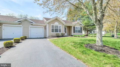 628 E Regency Dr, Absecon, NJ 08205