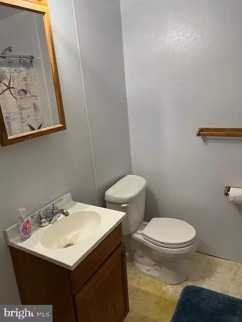 Bath - 202 Wayne Ave, Williamstown, NJ 08094 photo 4 of 4