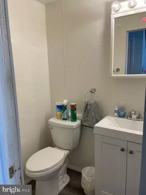 Bath - 202 Wayne Ave, Williamstown, NJ 08094 photo 1 of 4