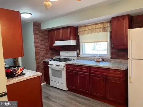Kitchen - 202 Wayne Ave, Williamstown, NJ 08094 photo 2 of 3
