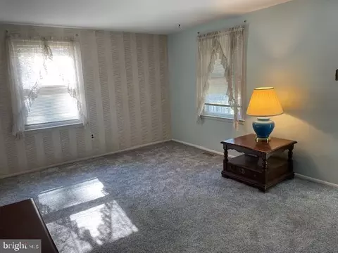 Living - 202 Wayne Ave, Williamstown, NJ 08094 photo 1 of 3