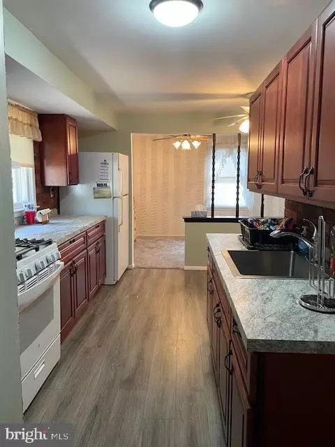 Entry Way - 202 Wayne Ave, Williamstown, NJ 08094 photo 4 of 7