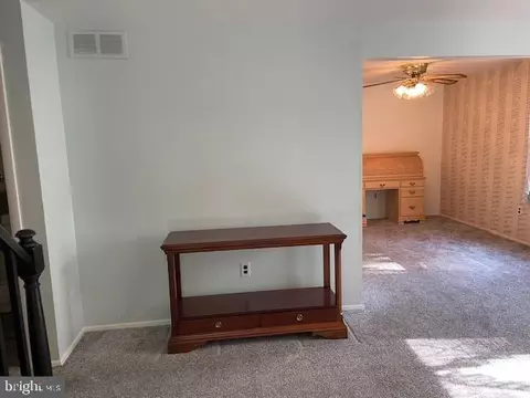 Entry Way - 202 Wayne Ave, Williamstown, NJ 08094 photo 2 of 7