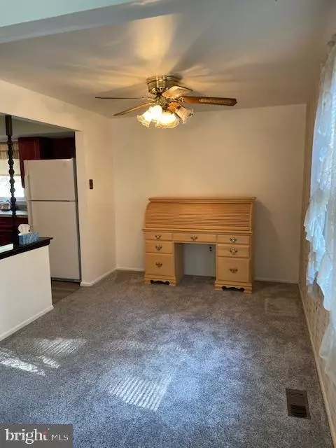 Entry Way - 202 Wayne Ave, Williamstown, NJ 08094 photo 3 of 7