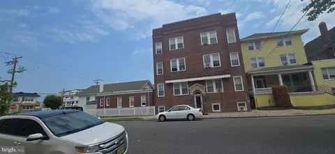 11 S Oakland Ave, Ventnor City, NJ 08406