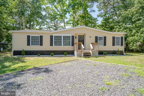 24 Holly Ct, Mays Landing, NJ 08330