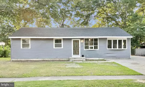 10 Franklin Dr, Somers Point, NJ 08244