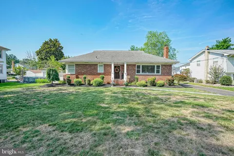 210 N 4th St, Hammonton, NJ 08037