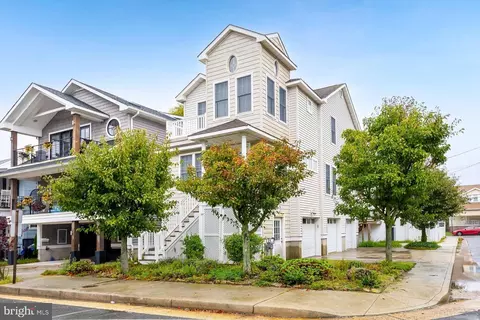 3 N Vassar Sq, Ventnor City, NJ 08406