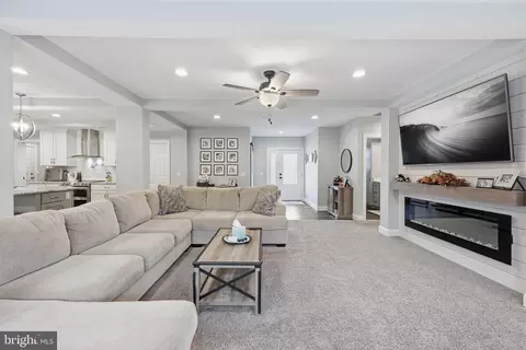 Entry Way - 244 Jackson Rd, Williamstown, NJ 08094 photo 4 of 8