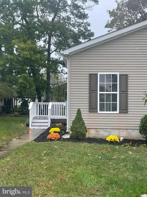 11 Maple Ct, Mays Landing, NJ 08330