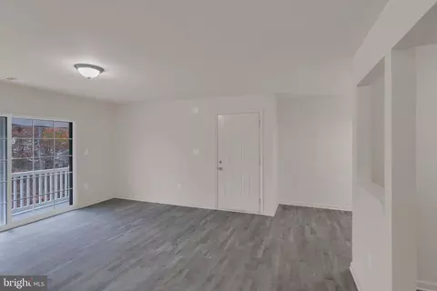 Living - 36 Apache Ct, Absecon, NJ 08205 photo 3 of 4