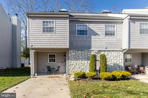 21 Harbor Dr, Hammonton, NJ 08037