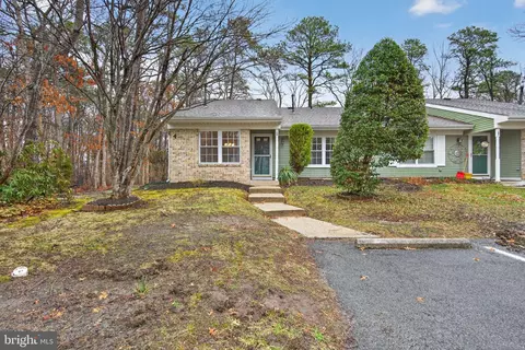 22 Club Pl, Absecon, NJ 08205