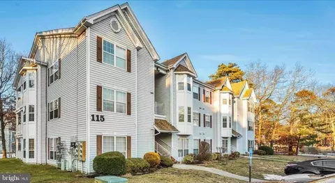 2 Navajo Ct, Absecon, NJ 08205