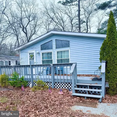 13 Cardinal Dr, Egg Harbor City, NJ 08215