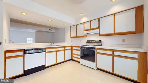 Kitchen - 668 Lakefront Cir, Galloway, NJ 08205 photo 2 of 4