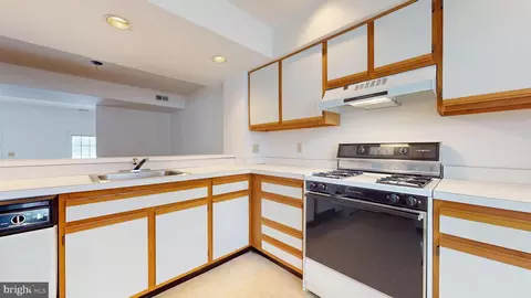 Kitchen - 668 Lakefront Cir, Galloway, NJ 08205 photo 4 of 4