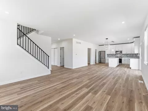 Entry Way - 401 Old Forks Rd, Hammonton, NJ 08037 photo 3 of 5