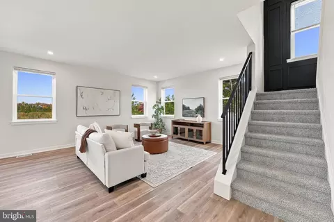 Entry Way - 401 Old Forks Rd, Hammonton, NJ 08037 photo 3 of 8