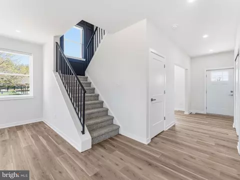 Entry Way - 401 Old Forks Rd, Hammonton, NJ 08037 photo 2 of 5