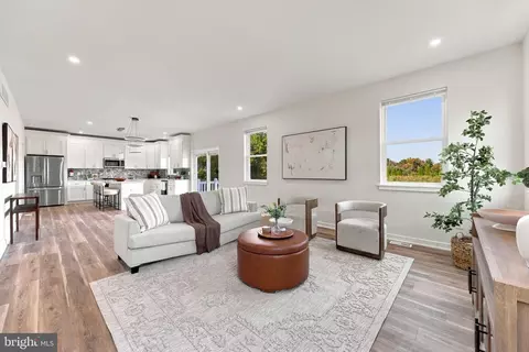 Living - 401 Old Forks Rd, Hammonton, NJ 08037 photo 2 of 4