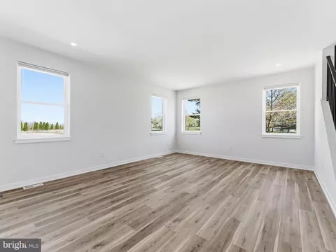 Living - 401 Old Forks Rd, Hammonton, NJ 08037 photo 4 of 4