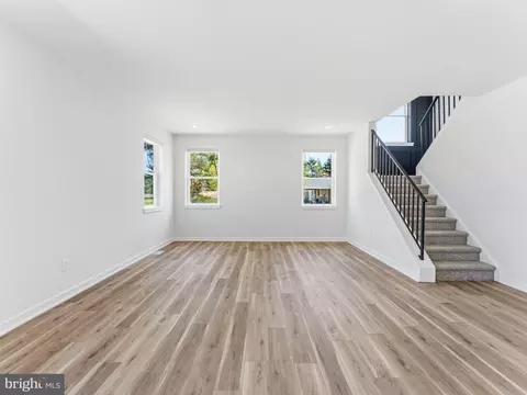 Living - 401 Old Forks Rd, Hammonton, NJ 08037 photo 3 of 4
