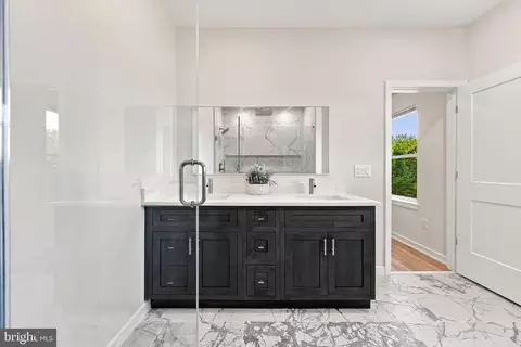 Bath - 401 Old Forks Rd, Hammonton, NJ 08037 photo 2 of 3