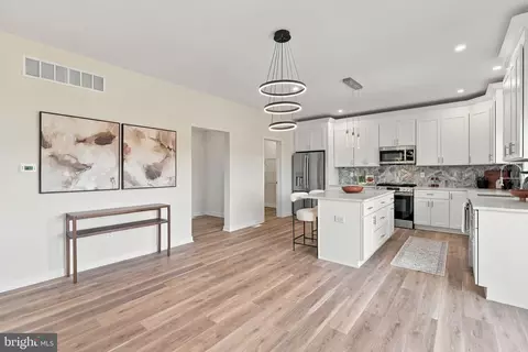 Entry Way - 401 Old Forks Rd, Hammonton, NJ 08037 photo 6 of 8