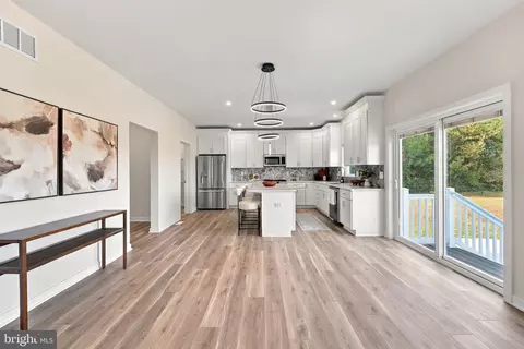 Entry Way - 401 Old Forks Rd, Hammonton, NJ 08037 photo 5 of 8