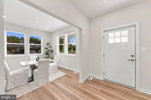 Entry Way - 401 Old Forks Rd, Hammonton, NJ 08037 photo 2 of 8