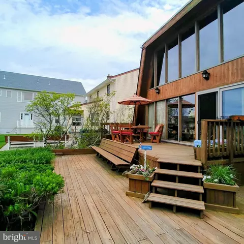 916 N Shore Dr, Brigantine, NJ 08203