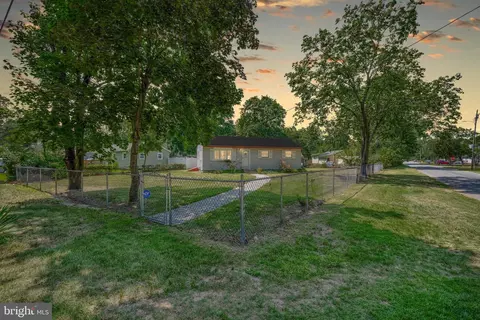 121 Delwyn Ln, Williamstown, NJ 08094