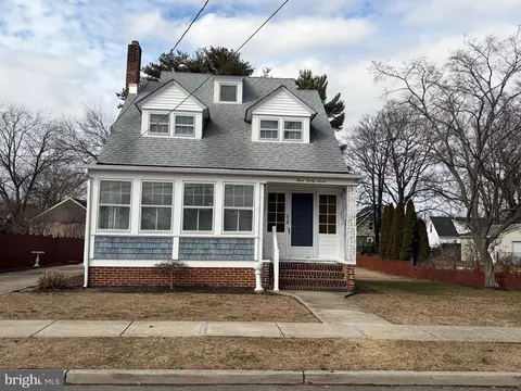 327 E Pleasant St, Hammonton, NJ 08037