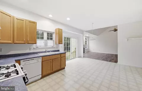 Entry Way - 38 Centennial Dr, Hammonton, NJ 08037 photo 5 of 9