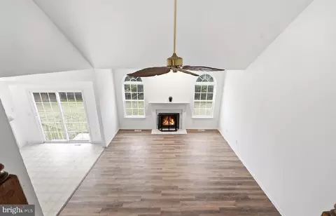 Entry Way - 38 Centennial Dr, Hammonton, NJ 08037 photo 2 of 9