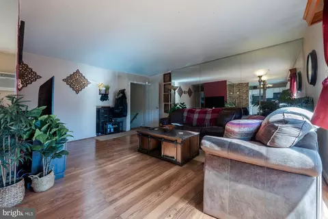 73 B Oxford Vlg, Egg Harbor Township, NJ 08234