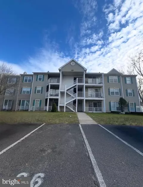 69 Iroquois Dr #15, Absecon, NJ 08205