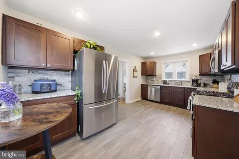 Entry Way - 212 Grape St, Hammonton, NJ 08037 photo 5 of 9