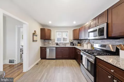 Entry Way - 212 Grape St, Hammonton, NJ 08037 photo 6 of 9